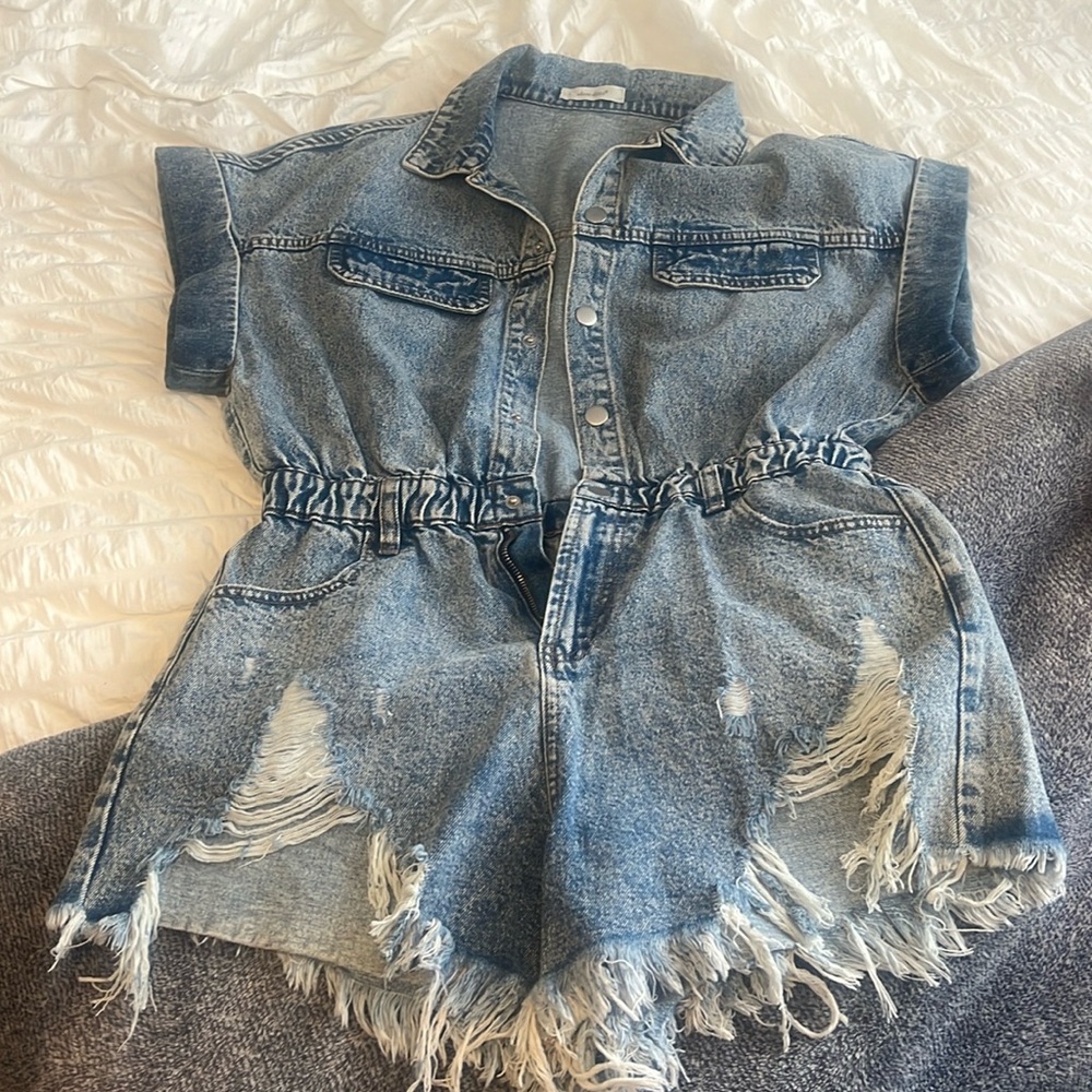 Adorable Jean romper size medium - only worn once